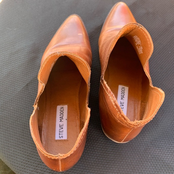 Steve Madden Austin Cognac Leather Ankle Booties - Picture 4 of 5